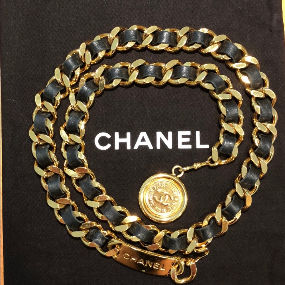 CHANEL GOLD CHAIN LEATHER BELT WITH MEDALLION